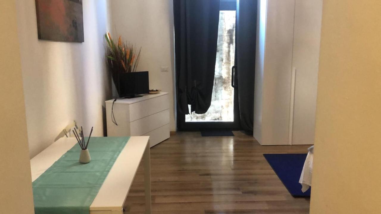 Apartemen Monolocale Arredato Con Una Camera *