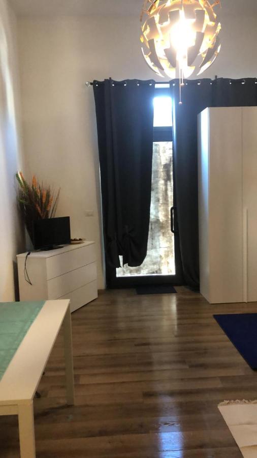 Apartemen Monolocale Arredato Con Una Camera