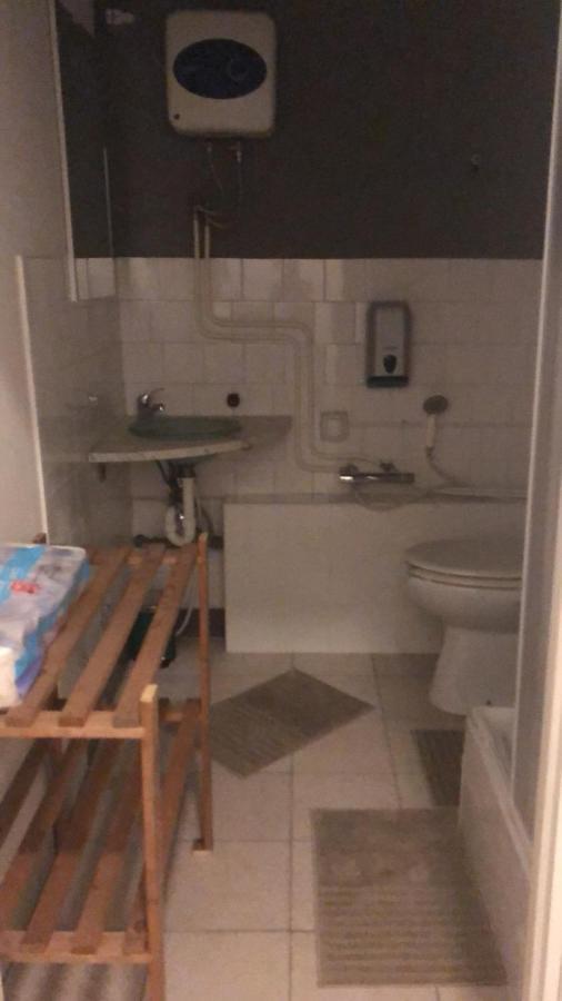 Apartemen Monolocale Arredato Con Una Camera *