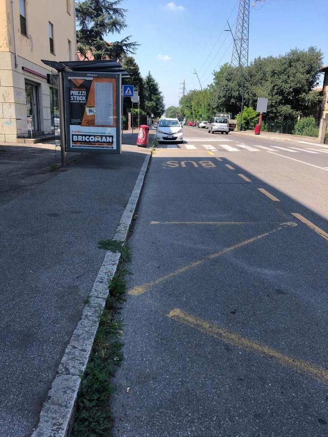 Monolocale Arredato Con Una Camera Apartemen Parma